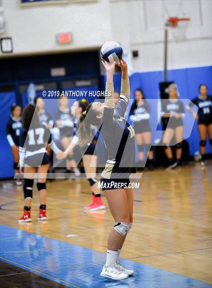 Thumbnail 2 in Bayport-Blue Point vs. St Francis Prep (Long Beach Invitational) photogallery.