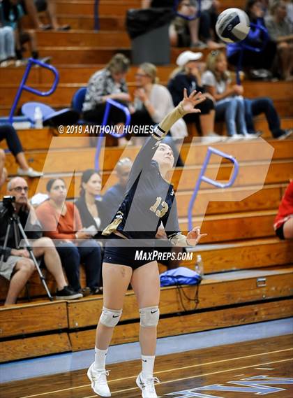 Thumbnail 2 in Bayport-Blue Point vs. St Francis Prep (Long Beach Invitational) photogallery.
