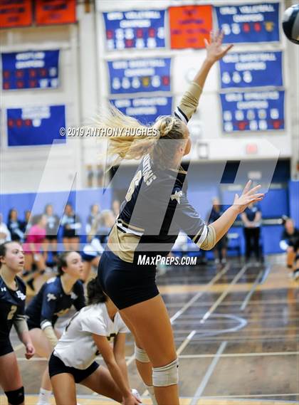 Thumbnail 3 in Bayport-Blue Point vs. St Francis Prep (Long Beach Invitational) photogallery.