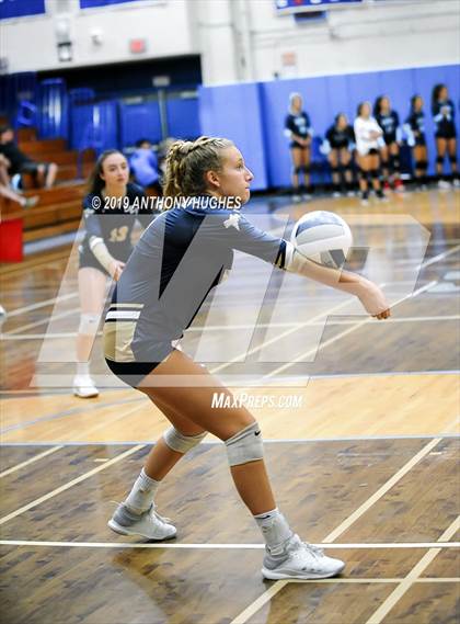 Thumbnail 3 in Bayport-Blue Point vs. St Francis Prep (Long Beach Invitational) photogallery.