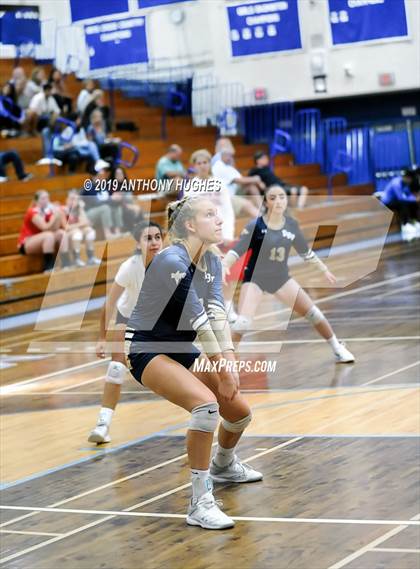 Thumbnail 1 in Bayport-Blue Point vs. St Francis Prep (Long Beach Invitational) photogallery.