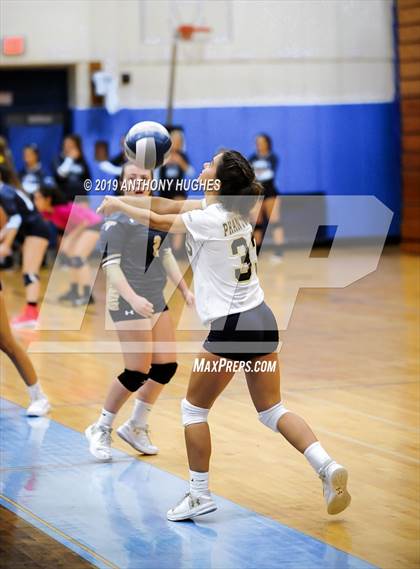 Thumbnail 1 in Bayport-Blue Point vs. St Francis Prep (Long Beach Invitational) photogallery.