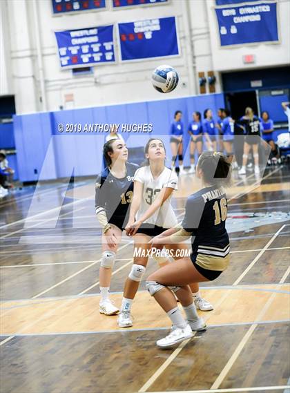 Thumbnail 2 in Bayport-Blue Point vs. St Francis Prep (Long Beach Invitational) photogallery.