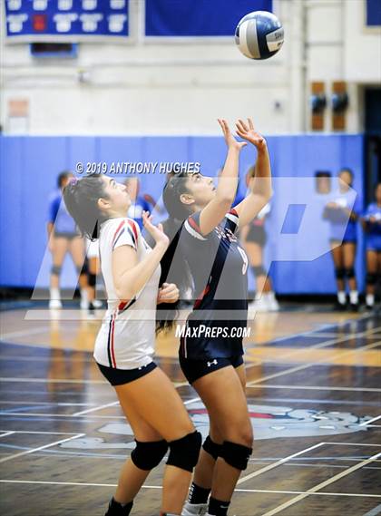 Thumbnail 2 in Bayport-Blue Point vs. St Francis Prep (Long Beach Invitational) photogallery.