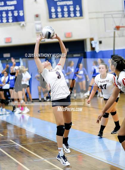 Thumbnail 3 in Bayport-Blue Point vs. St Francis Prep (Long Beach Invitational) photogallery.