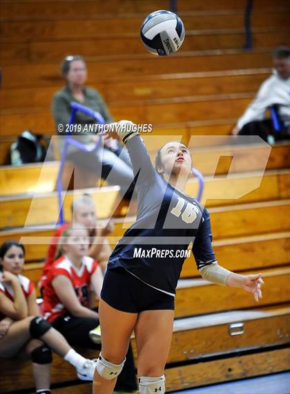 Thumbnail 2 in Bayport-Blue Point vs. St Francis Prep (Long Beach Invitational) photogallery.