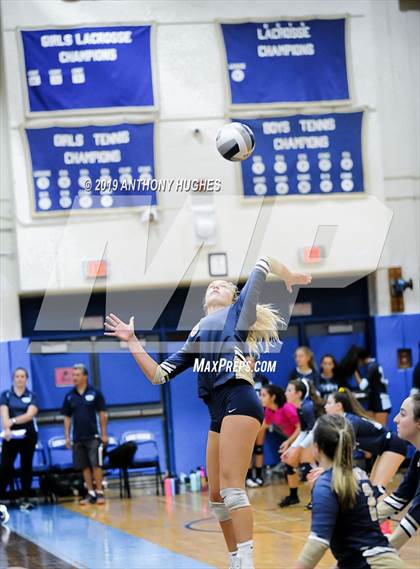 Thumbnail 2 in Bayport-Blue Point vs. St Francis Prep (Long Beach Invitational) photogallery.