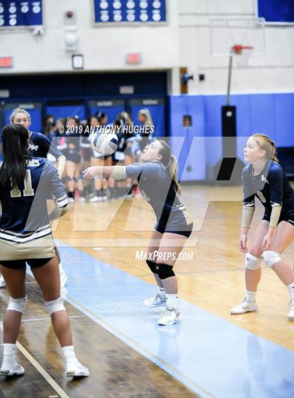 Thumbnail 2 in Bayport-Blue Point vs. St Francis Prep (Long Beach Invitational) photogallery.