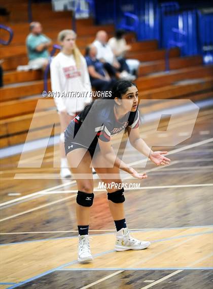 Thumbnail 2 in Bayport-Blue Point vs. St Francis Prep (Long Beach Invitational) photogallery.