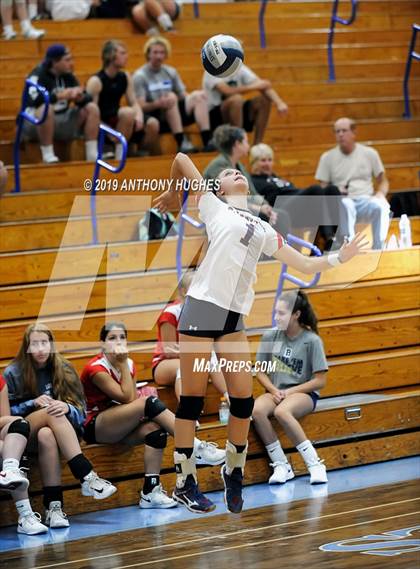 Thumbnail 1 in Bayport-Blue Point vs. St Francis Prep (Long Beach Invitational) photogallery.