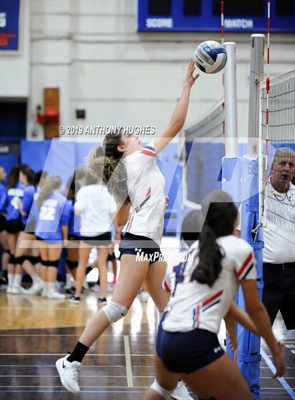Thumbnail 3 in Bayport-Blue Point vs. St Francis Prep (Long Beach Invitational) photogallery.