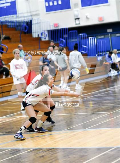 Thumbnail 2 in Bayport-Blue Point vs. St Francis Prep (Long Beach Invitational) photogallery.