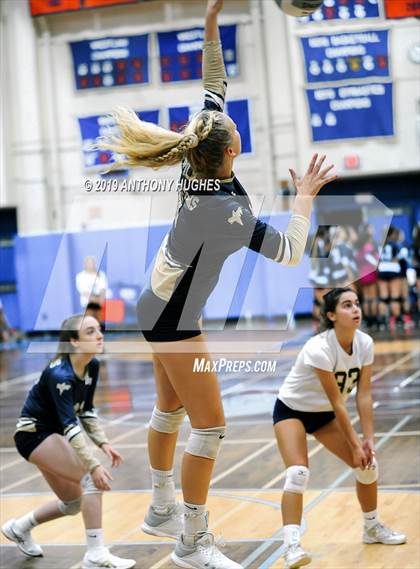 Thumbnail 1 in Bayport-Blue Point vs. St Francis Prep (Long Beach Invitational) photogallery.