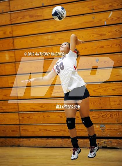 Thumbnail 1 in Bayport-Blue Point vs. St Francis Prep (Long Beach Invitational) photogallery.