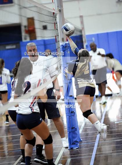 Thumbnail 2 in Bayport-Blue Point vs. St Francis Prep (Long Beach Invitational) photogallery.