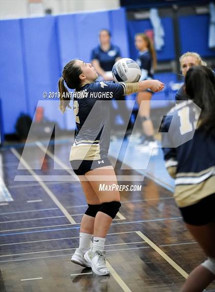 Thumbnail 2 in Bayport-Blue Point vs. St Francis Prep (Long Beach Invitational) photogallery.