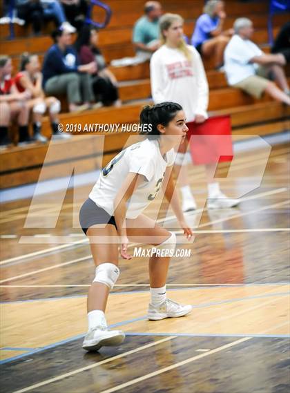 Thumbnail 3 in Bayport-Blue Point vs. St Francis Prep (Long Beach Invitational) photogallery.