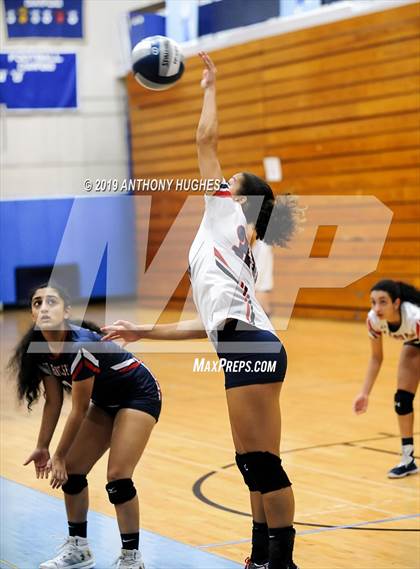 Thumbnail 1 in Bayport-Blue Point vs. St Francis Prep (Long Beach Invitational) photogallery.