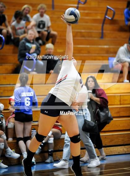 Thumbnail 2 in Bayport-Blue Point vs. St Francis Prep (Long Beach Invitational) photogallery.