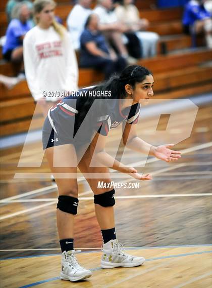 Thumbnail 2 in Bayport-Blue Point vs. St Francis Prep (Long Beach Invitational) photogallery.