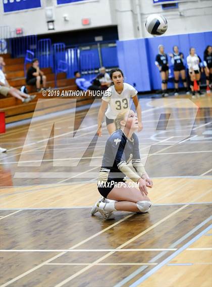 Thumbnail 3 in Bayport-Blue Point vs. St Francis Prep (Long Beach Invitational) photogallery.