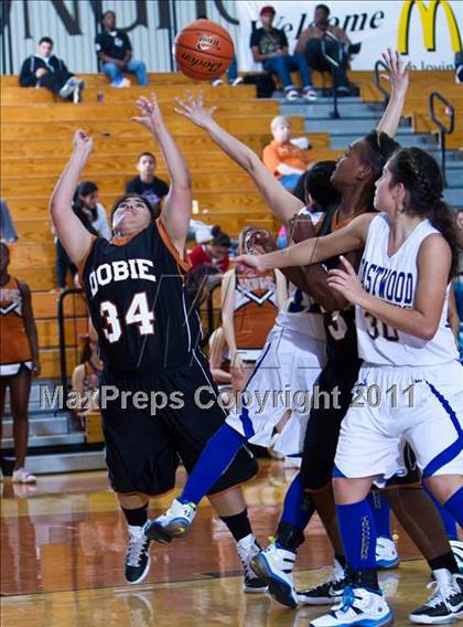 Thumbnail 2 in Eastwood vs. Dobie (McDonald's Texas Invitational) photogallery.