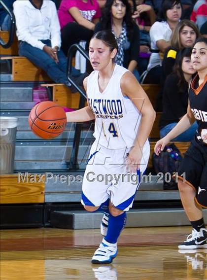 Thumbnail 1 in Eastwood vs. Dobie (McDonald's Texas Invitational) photogallery.