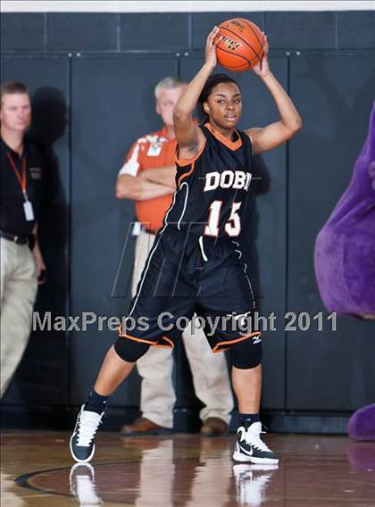 Thumbnail 2 in Eastwood vs. Dobie (McDonald's Texas Invitational) photogallery.