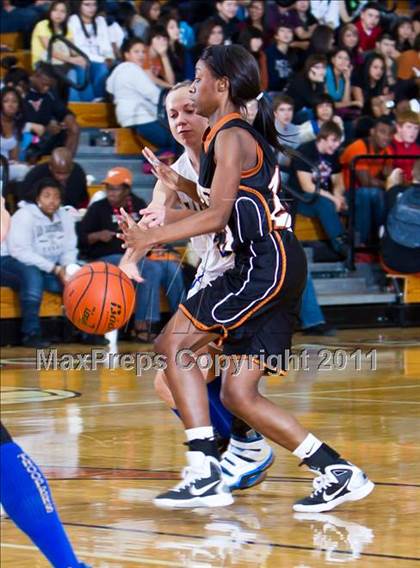 Thumbnail 2 in Eastwood vs. Dobie (McDonald's Texas Invitational) photogallery.