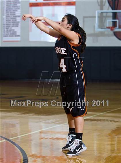 Thumbnail 1 in Eastwood vs. Dobie (McDonald's Texas Invitational) photogallery.