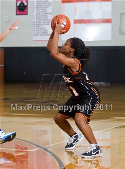 Thumbnail 3 in Eastwood vs. Dobie (McDonald's Texas Invitational) photogallery.