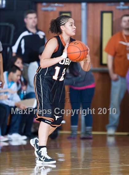 Thumbnail 3 in Eastwood vs. Dobie (McDonald's Texas Invitational) photogallery.