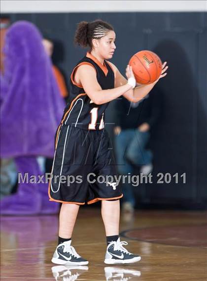 Thumbnail 2 in Eastwood vs. Dobie (McDonald's Texas Invitational) photogallery.