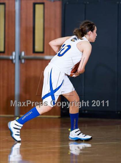 Thumbnail 2 in Eastwood vs. Dobie (McDonald's Texas Invitational) photogallery.