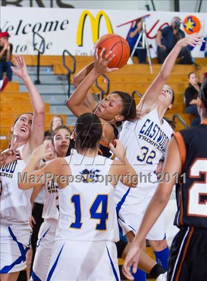 Thumbnail 1 in Eastwood vs. Dobie (McDonald's Texas Invitational) photogallery.