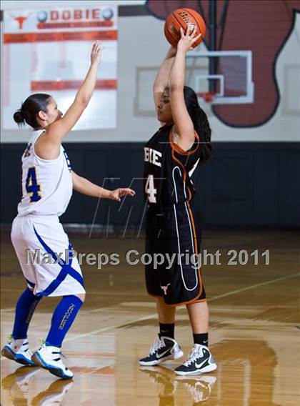 Thumbnail 1 in Eastwood vs. Dobie (McDonald's Texas Invitational) photogallery.