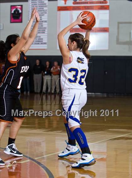Thumbnail 1 in Eastwood vs. Dobie (McDonald's Texas Invitational) photogallery.