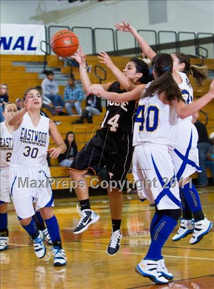 Thumbnail 1 in Eastwood vs. Dobie (McDonald's Texas Invitational) photogallery.
