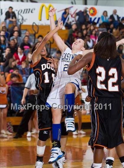 Thumbnail 2 in Eastwood vs. Dobie (McDonald's Texas Invitational) photogallery.