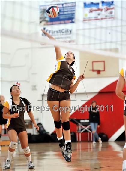 Thumbnail 3 in Valley Christian vs West (Molten Classic) photogallery.