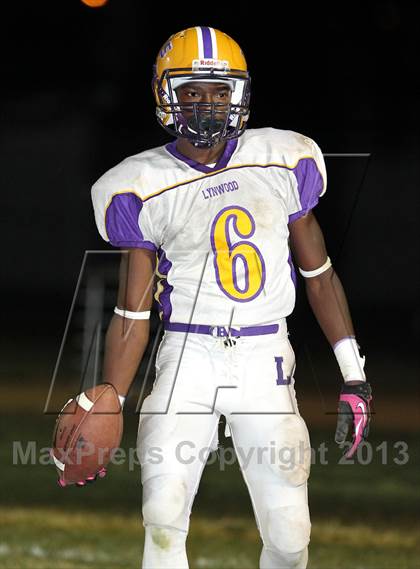 Thumbnail 3 in Lynwood vs. South East photogallery.