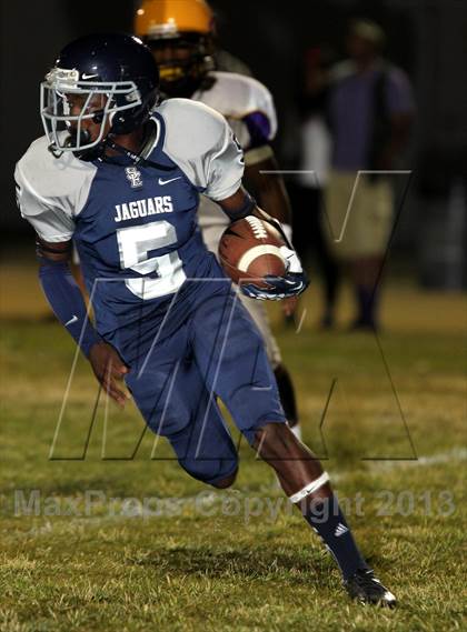 Thumbnail 3 in Lynwood vs. South East photogallery.