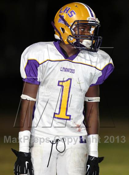 Thumbnail 3 in Lynwood vs. South East photogallery.