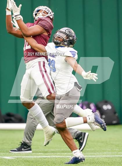 Thumbnail 3 in Red Oak vs Mansfield Summit (UIL 5A Division 1 Quarterfinal) photogallery.