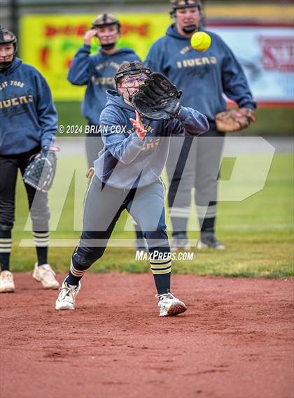 Thumbnail 1 in Elkins vs West Fork (AAA 3A-1 District Tournament) photogallery.