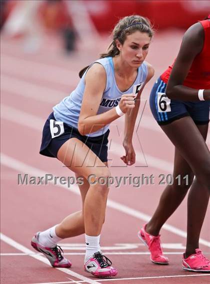 Thumbnail 1 in CIF State Track & Field Championships (800m) photogallery.