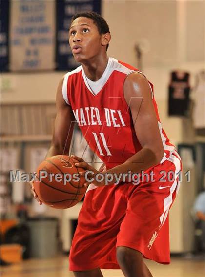 Thumbnail 1 in Mater Dei vs. Foothill (MaxPreps Holiday Classic) photogallery.