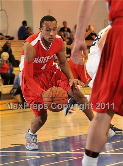 Thumbnail 3 in Mater Dei vs. Foothill (MaxPreps Holiday Classic) photogallery.