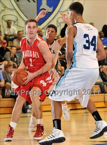 Thumbnail 1 in Mater Dei vs. Foothill (MaxPreps Holiday Classic) photogallery.