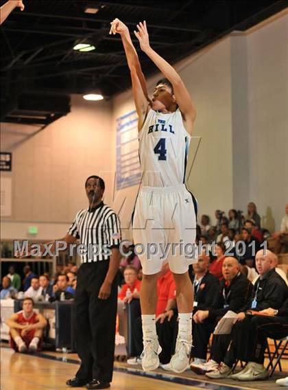 Thumbnail 2 in Mater Dei vs. Foothill (MaxPreps Holiday Classic) photogallery.